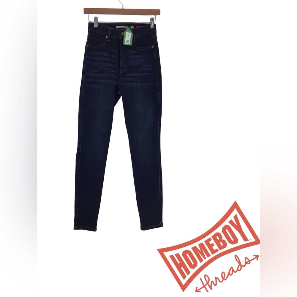 Blue Skinny Jeans with High-Waist and Tapered Legs
